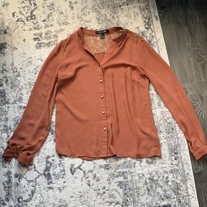 2/$10 🔥 Rust colored Blouse